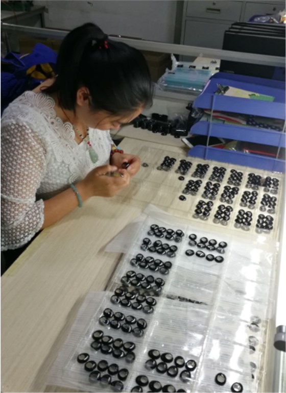博騰納—10年注塑模具加工經(jīng)驗，專業(yè)定制耳機(jī)外殼