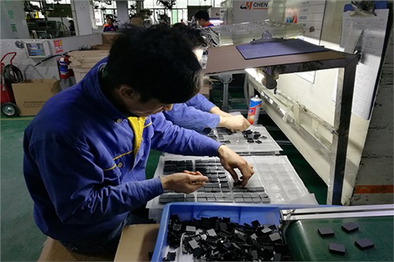 選擇藍(lán)牙耳機(jī)模具廠——開模前您需要了解這個！