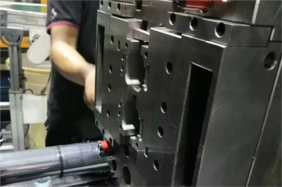 深圳藍牙耳機模具廠哪家行？博騰納13年專業(yè)對口您不了解一下？
