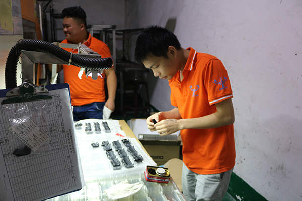 注塑模具制造廠：藍牙耳機模具你知多少，一測便知曉