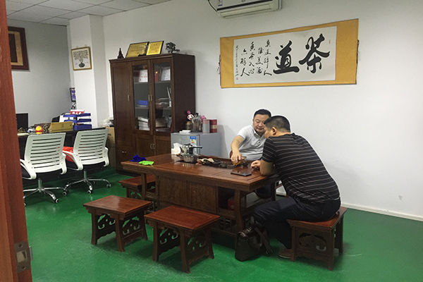 注塑模具制造廠——耳機(jī)外殼用什么材料做出來才好看？