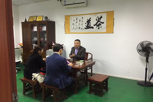 哪里找智能手環(huán)模具廠？深圳注塑模具廠前來報(bào)道