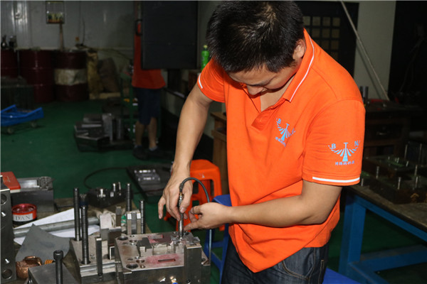 深圳博騰納塑膠模具廠——12道質(zhì)檢工序，品質(zhì)有保障