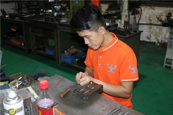 博騰納注塑模具廠——13年定制經(jīng)驗，更對味您的需求